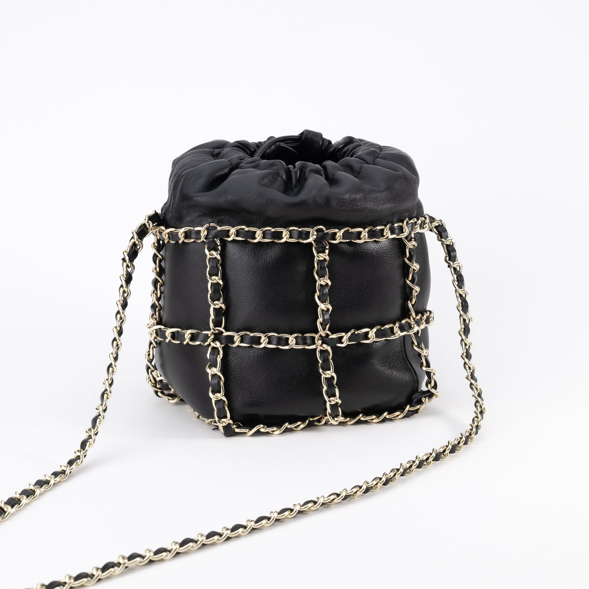 【CHANEL】ドローストリング・バケットバッグ★bucket bag★ CHANEL CC Drawstring Quilted Leather Crossbody Bucket Bag Cream